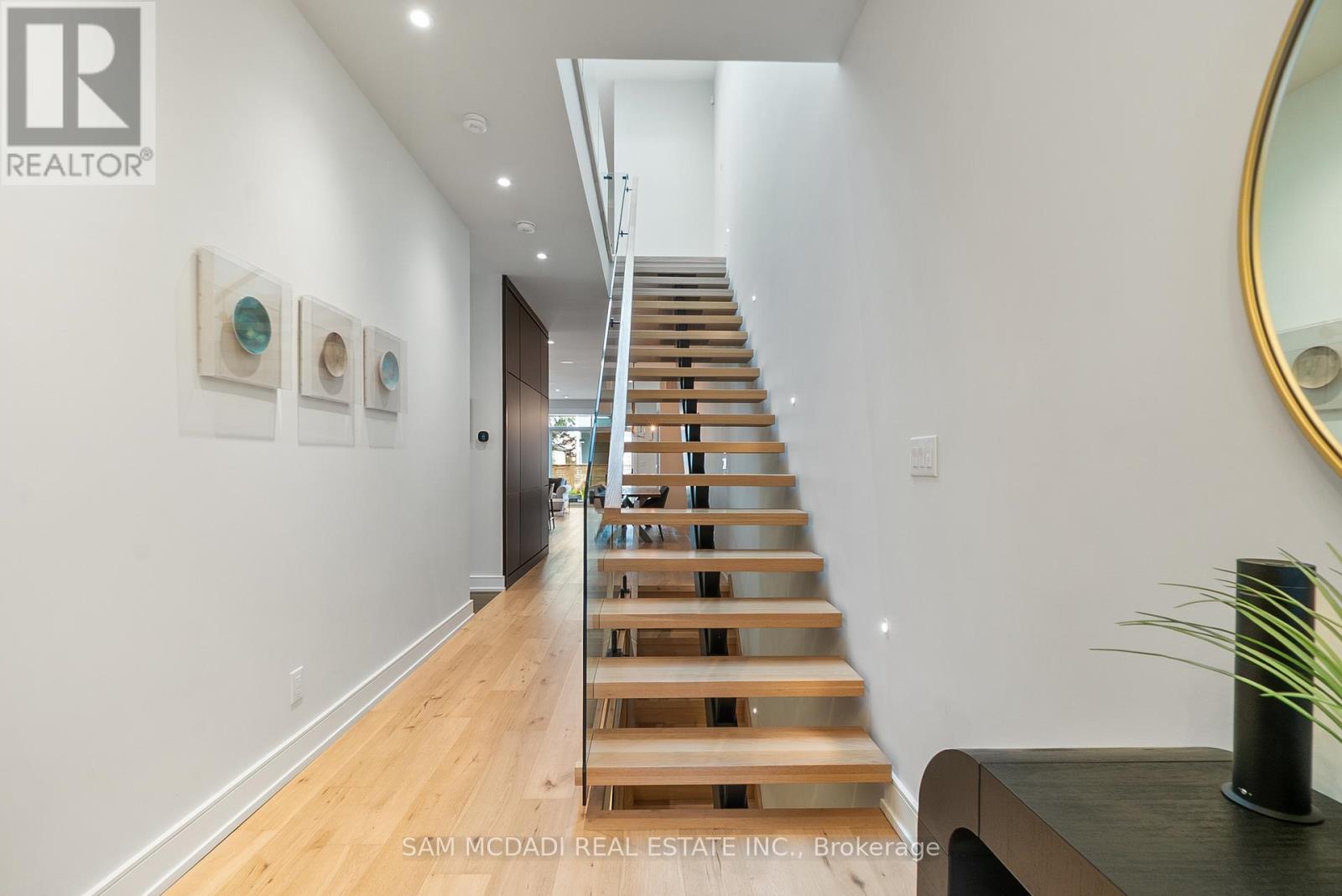 39 OAKWOOD AVENUE N - 6
