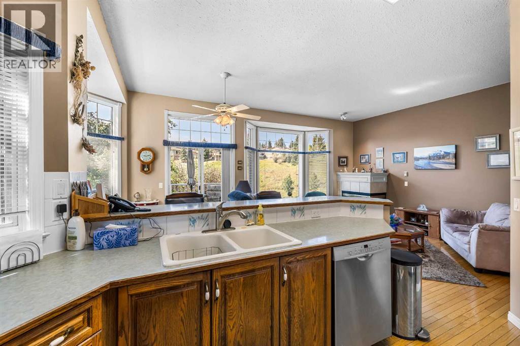 Single Family House for Sale in   Silver Springs Road NW Silver Springs Calgary 