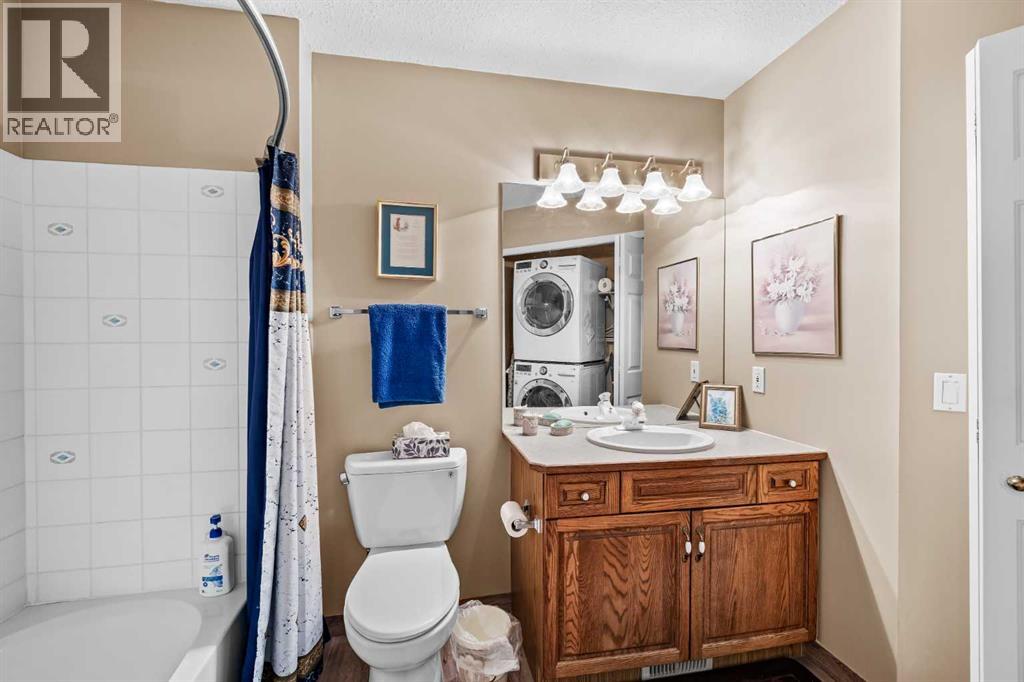 Single Family House for Sale in   Silver Springs Road NW Silver Springs Calgary 