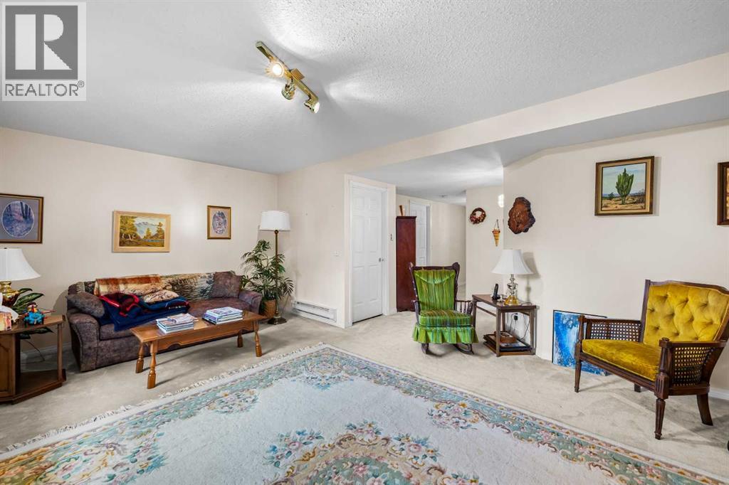 Single Family House for Sale in   Silver Springs Road NW Silver Springs Calgary 