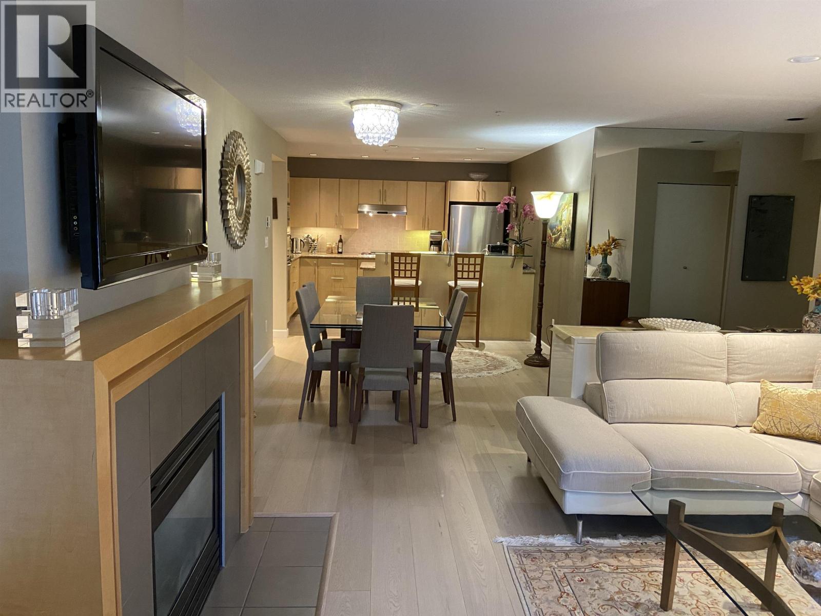 104 3750 EDGEMONT BOULEVARD, North Vancouver