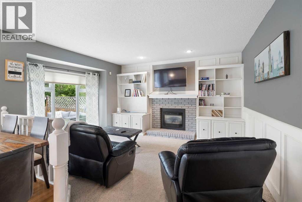 Single Family House for Sale in  Woodfield Road SW Woodbine Calgary 