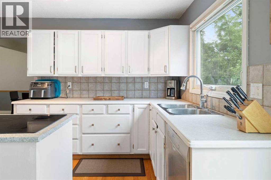 Single Family House for Sale in  Woodfield Road SW Woodbine Calgary 