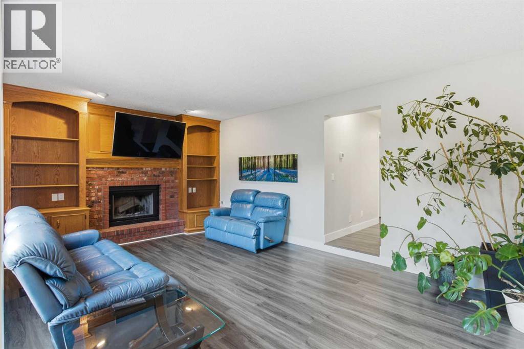 Single Family House for Sale in  Woodford Close SW Woodbine Calgary 