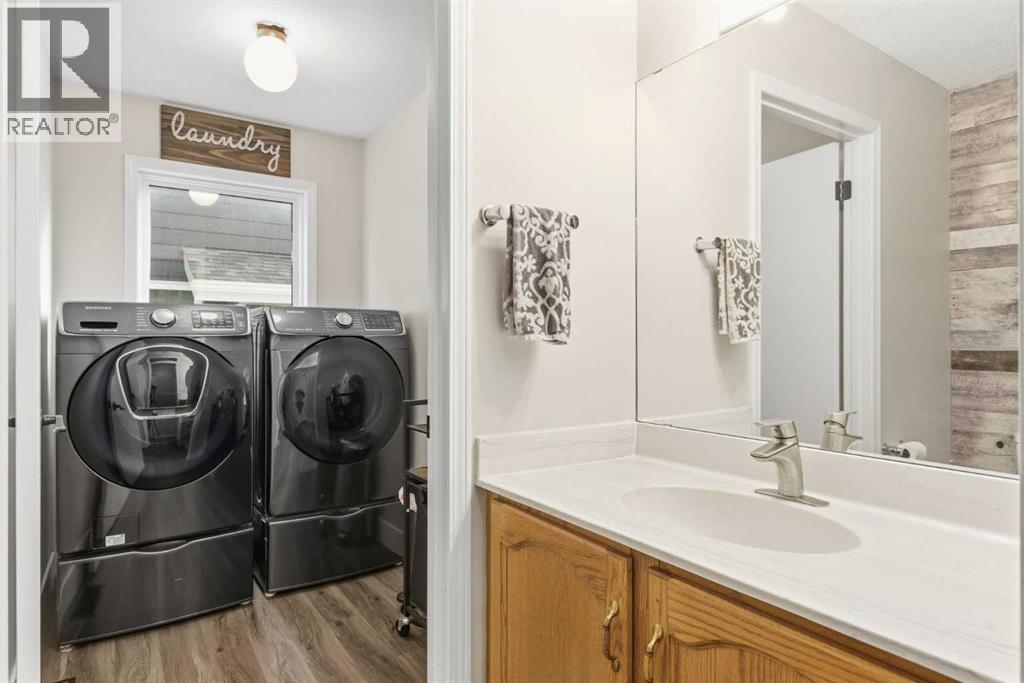 Single Family House for Sale in  Woodford Close SW Woodbine Calgary 