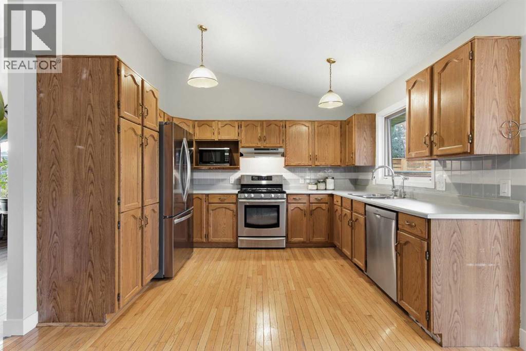 Single Family House for Sale in  Woodford Close SW Woodbine Calgary 