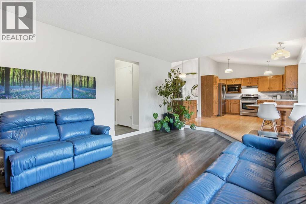 Single Family House for Sale in  Woodford Close SW Woodbine Calgary 