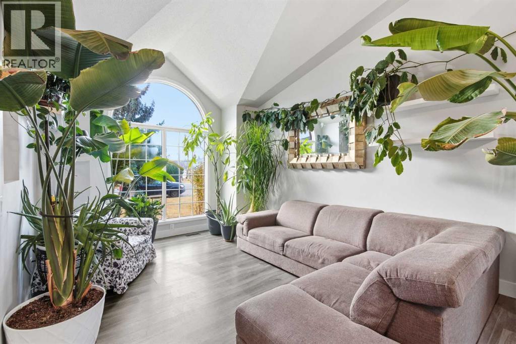 Single Family House for Sale in  Woodford Close SW Woodbine Calgary 