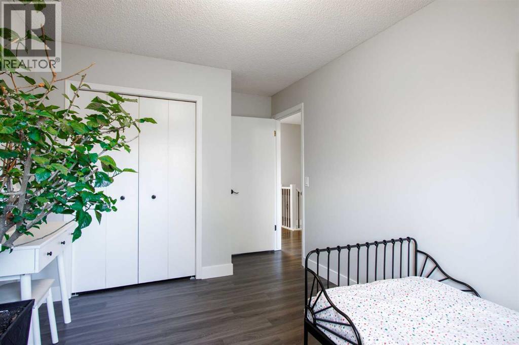 Single Family House for Sale in  Woodford Close SW Woodbine Calgary 