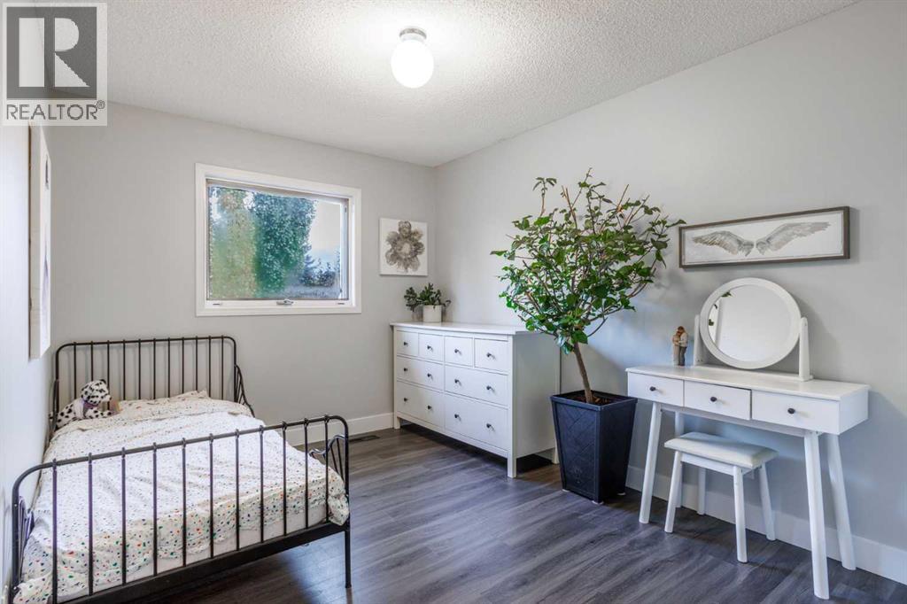 Single Family House for Sale in  Woodford Close SW Woodbine Calgary 