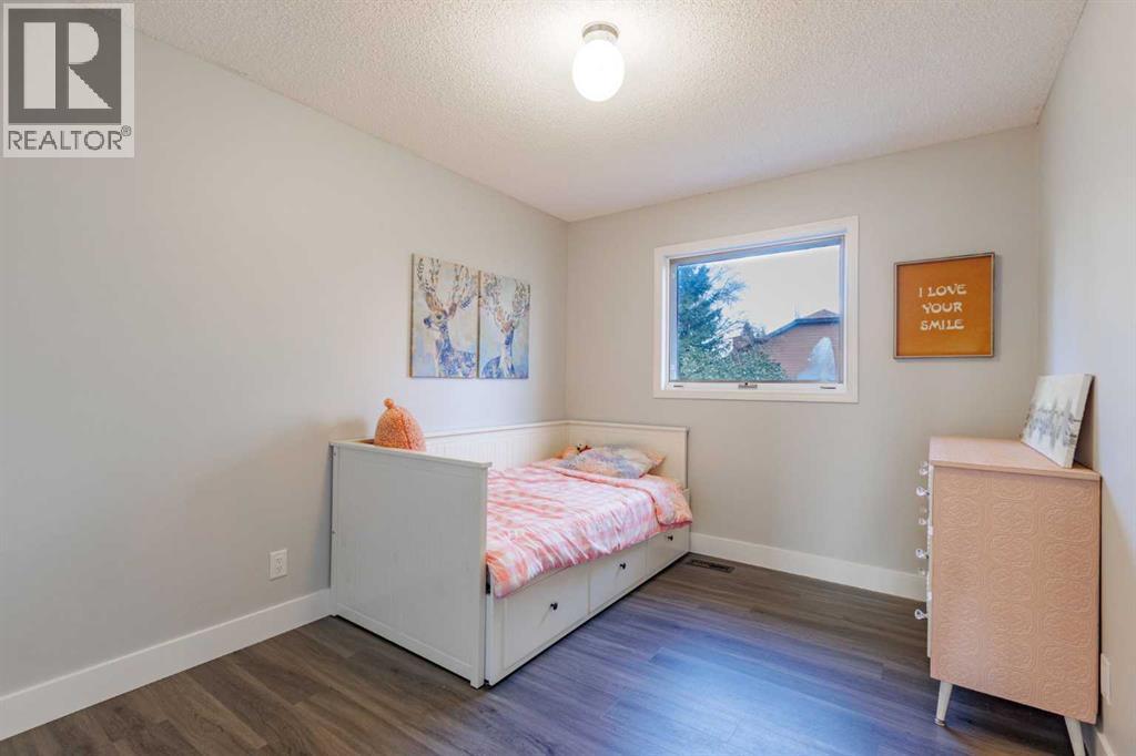 Single Family House for Sale in  Woodford Close SW Woodbine Calgary 