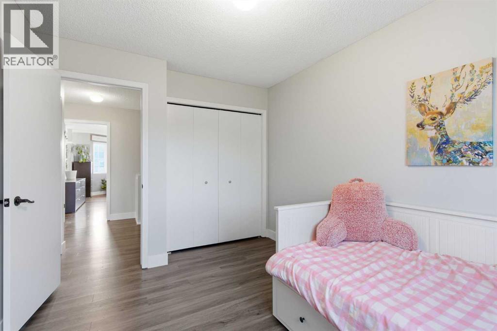 Single Family House for Sale in  Woodford Close SW Woodbine Calgary 