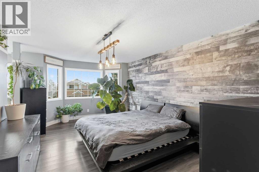 Single Family House for Sale in  Woodford Close SW Woodbine Calgary 