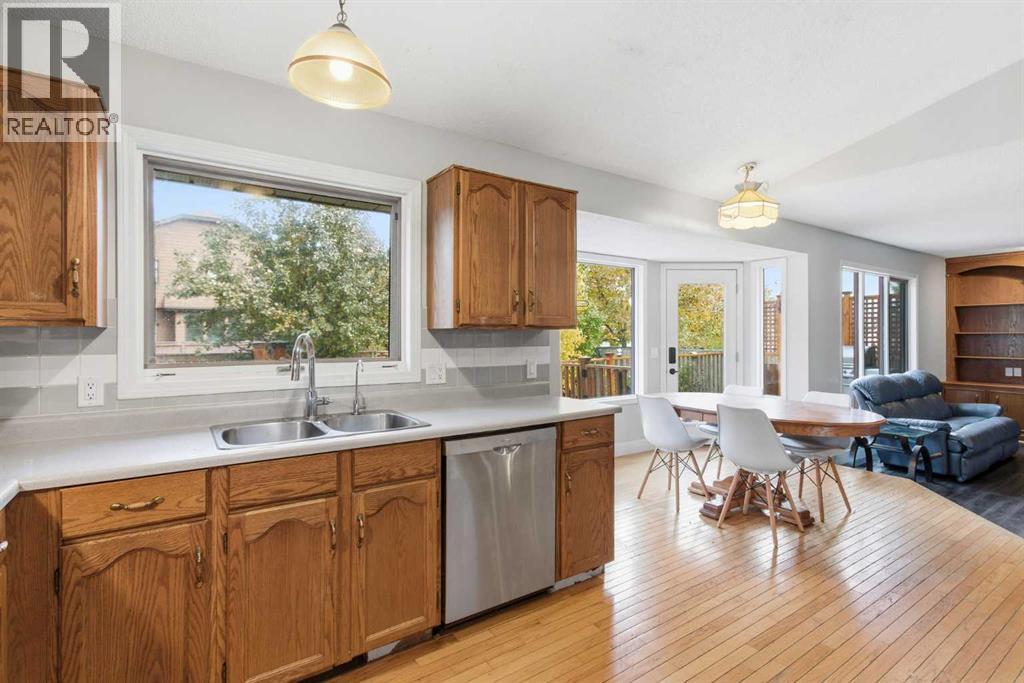 Single Family House for Sale in  Woodford Close SW Woodbine Calgary 