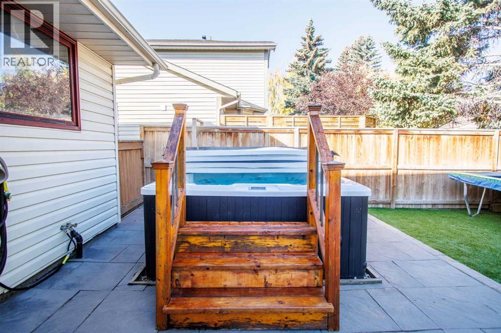 Single Family House for Sale in  Woodford Close SW Woodbine Calgary 
