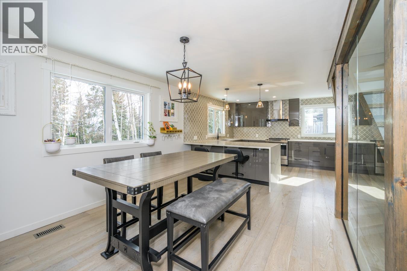 2502 LAURENTIAN PLACE - 10