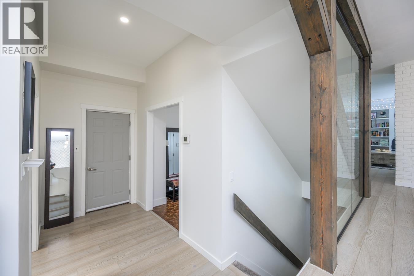 2502 LAURENTIAN PLACE - 16