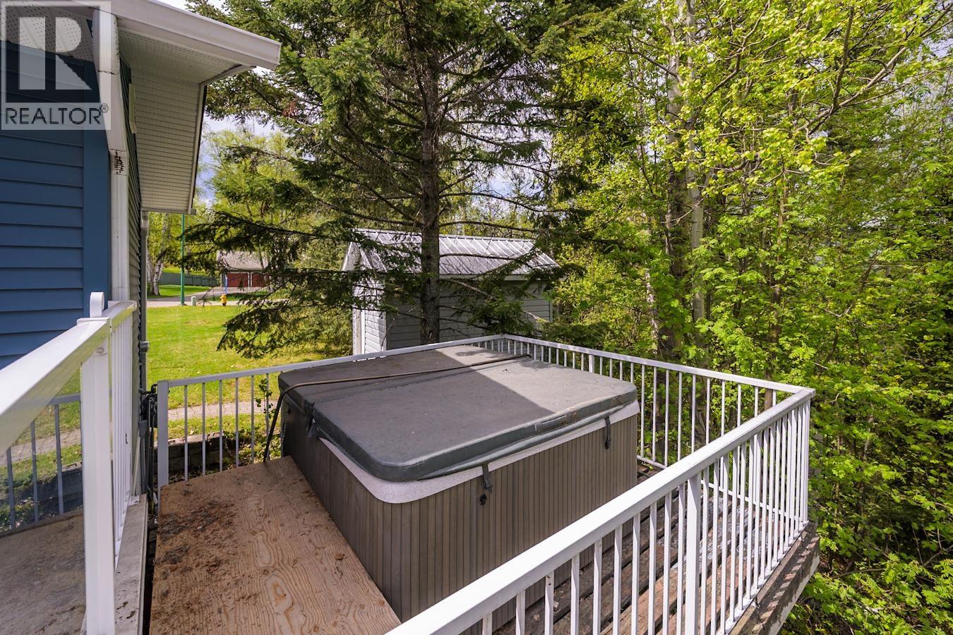 2502 LAURENTIAN PLACE - 34