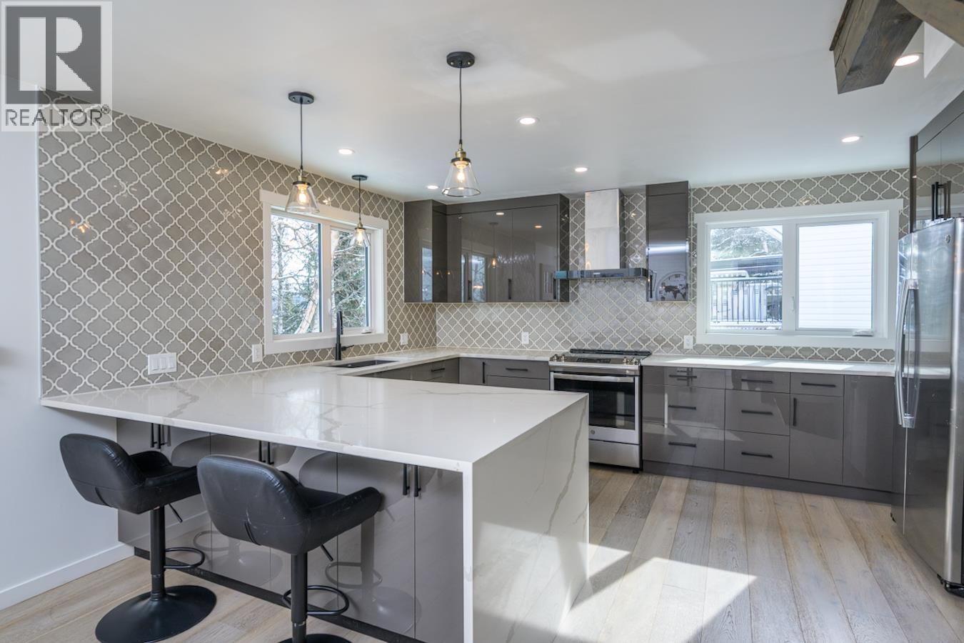 2502 LAURENTIAN PLACE - 6