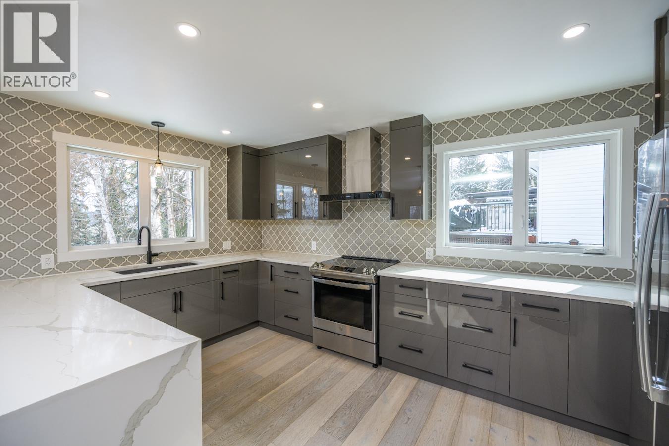 2502 LAURENTIAN PLACE - 7
