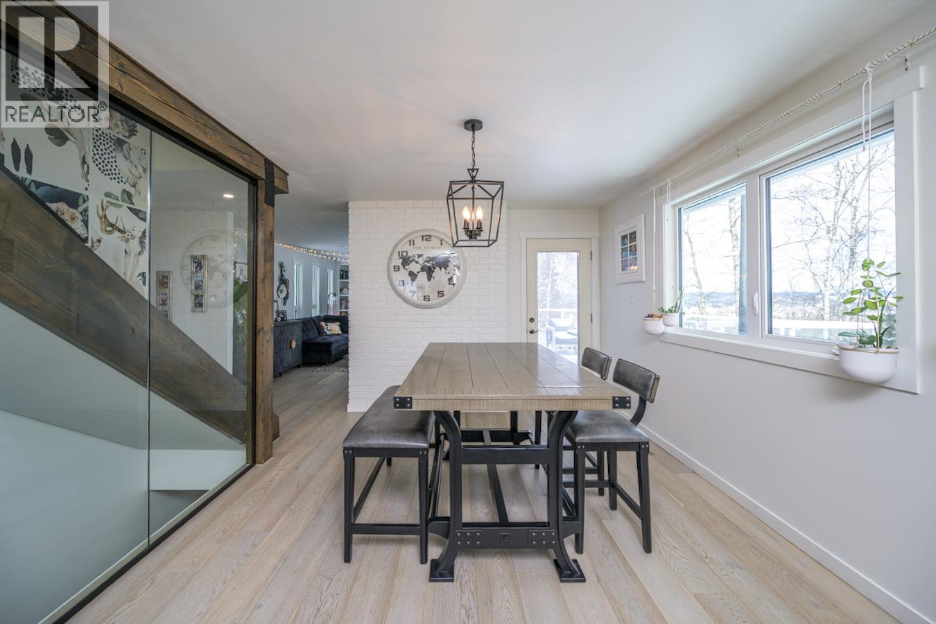 2502 LAURENTIAN PLACE - 8