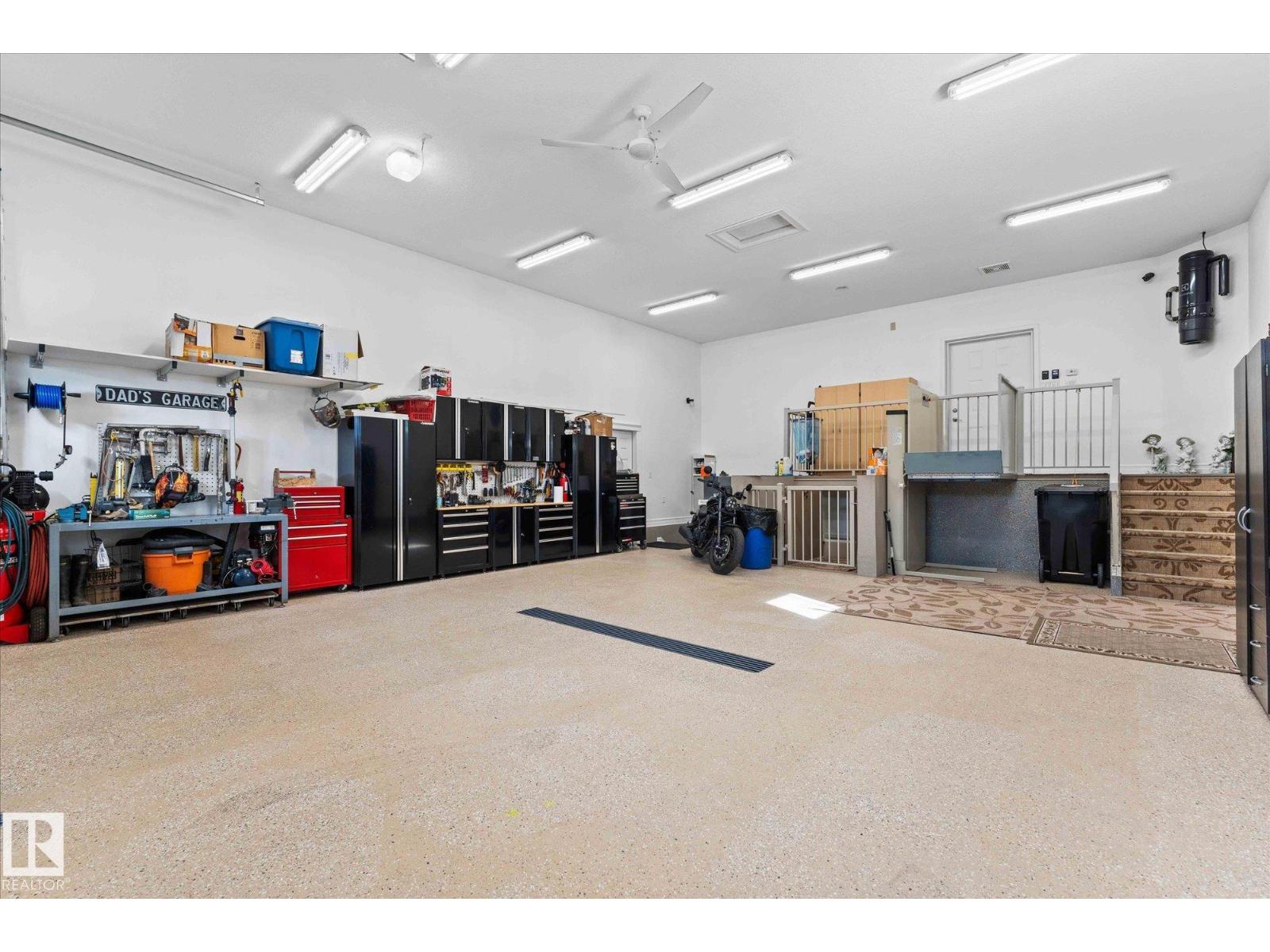 10516 158 ST NW, Edmonton