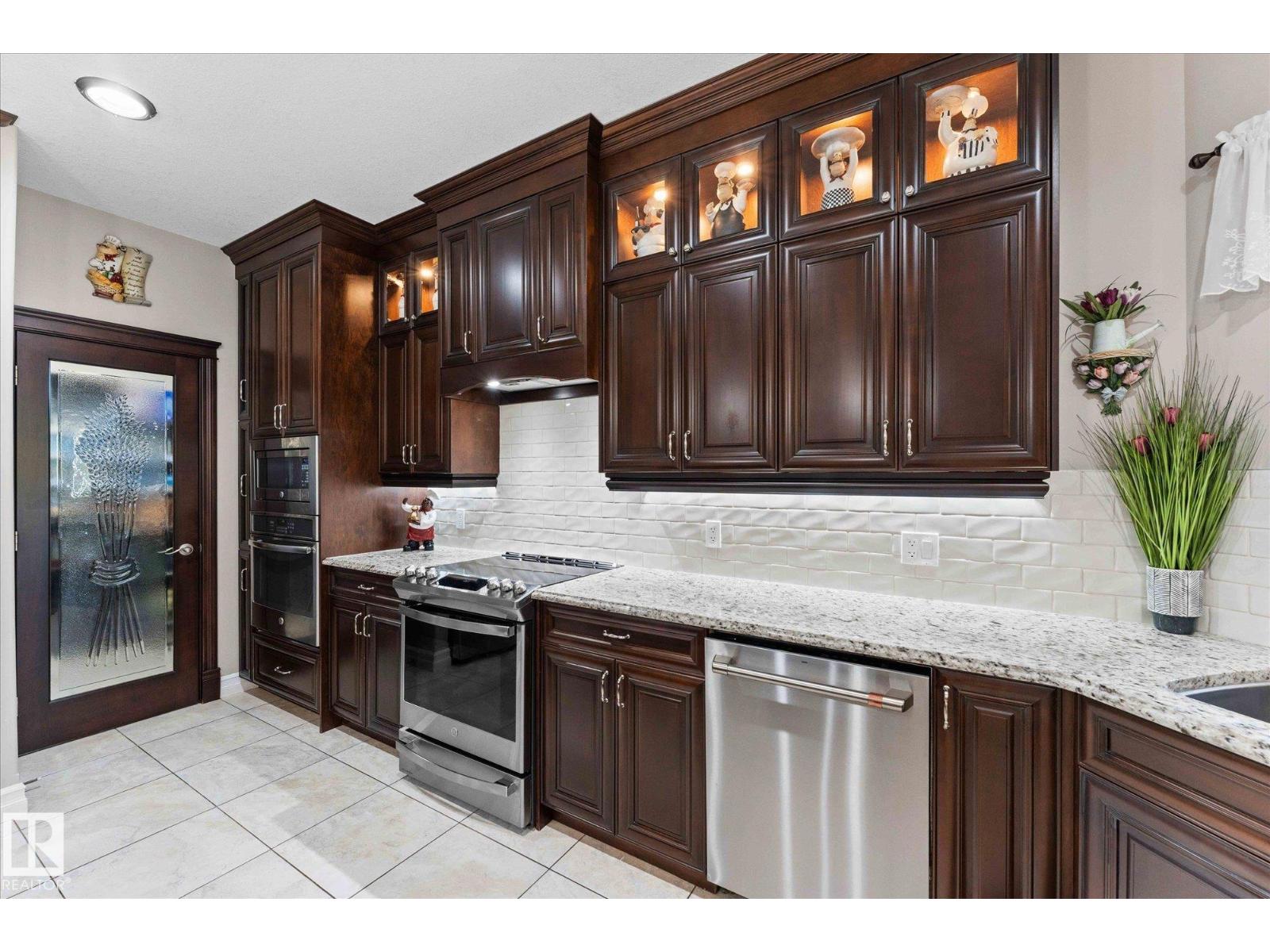 10516 158 ST NW, Edmonton