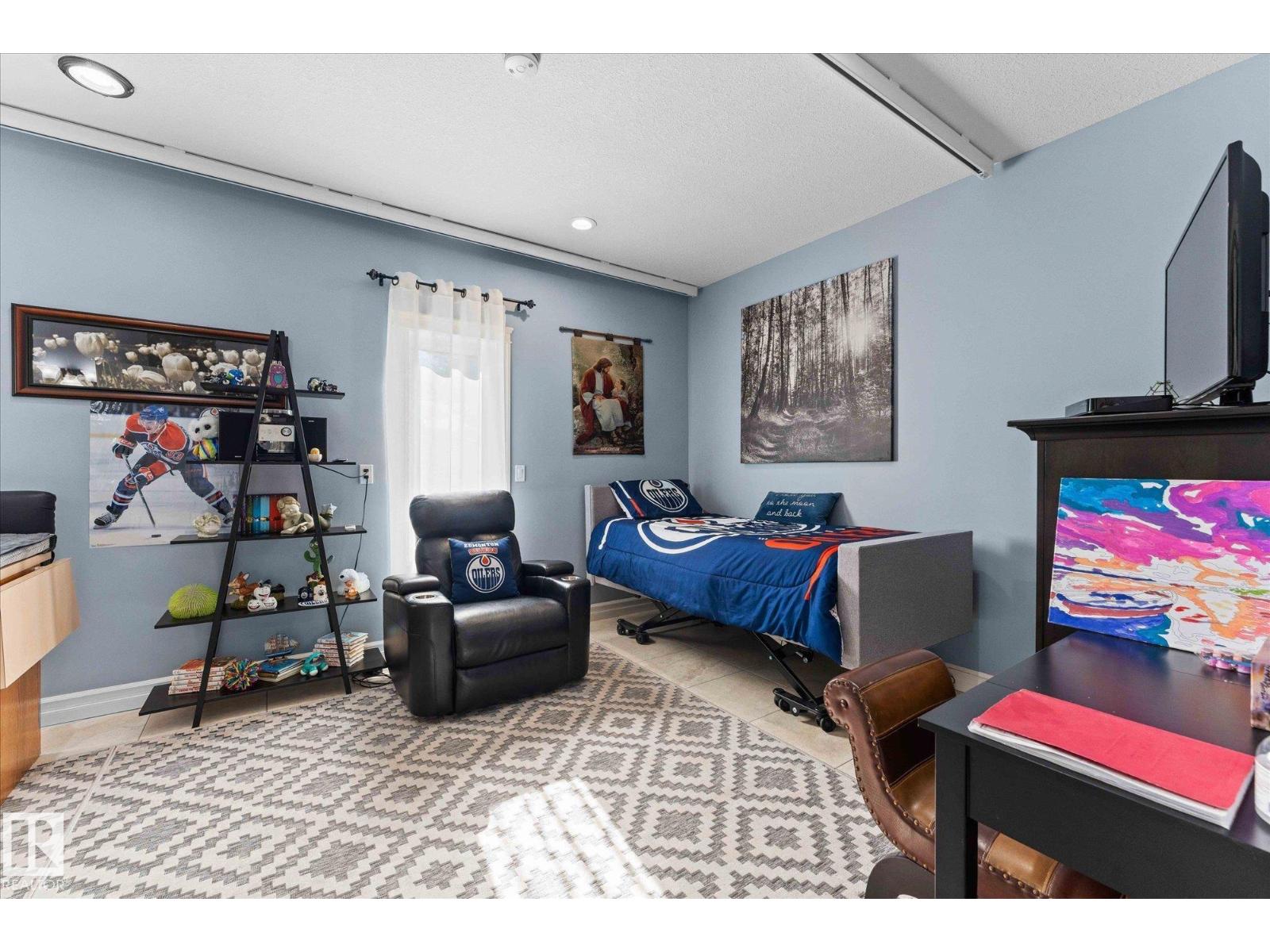 10516 158 ST NW, Edmonton