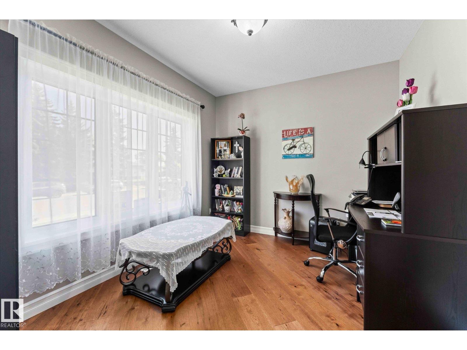 10516 158 ST NW, Edmonton