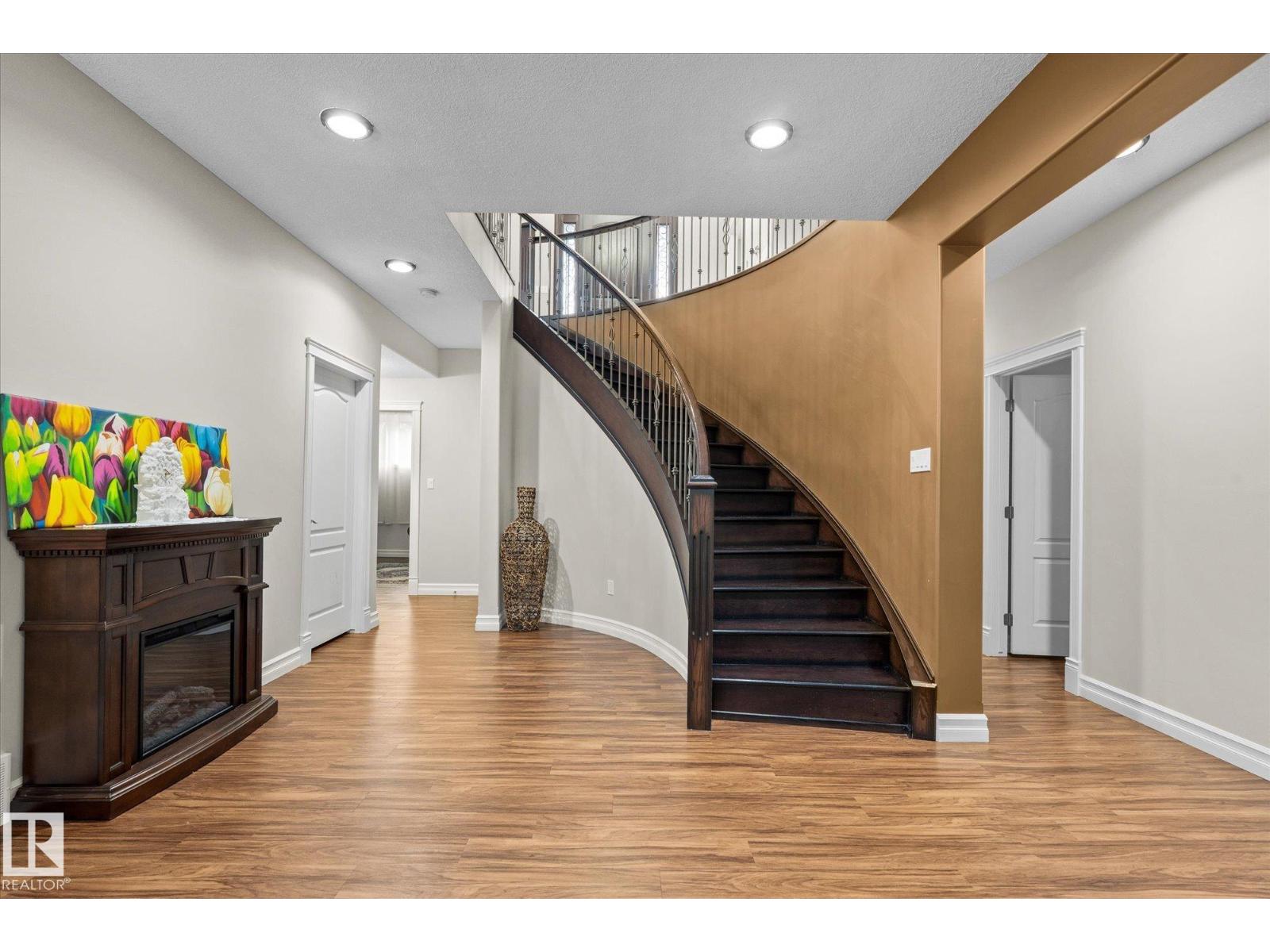 10516 158 ST NW, Edmonton