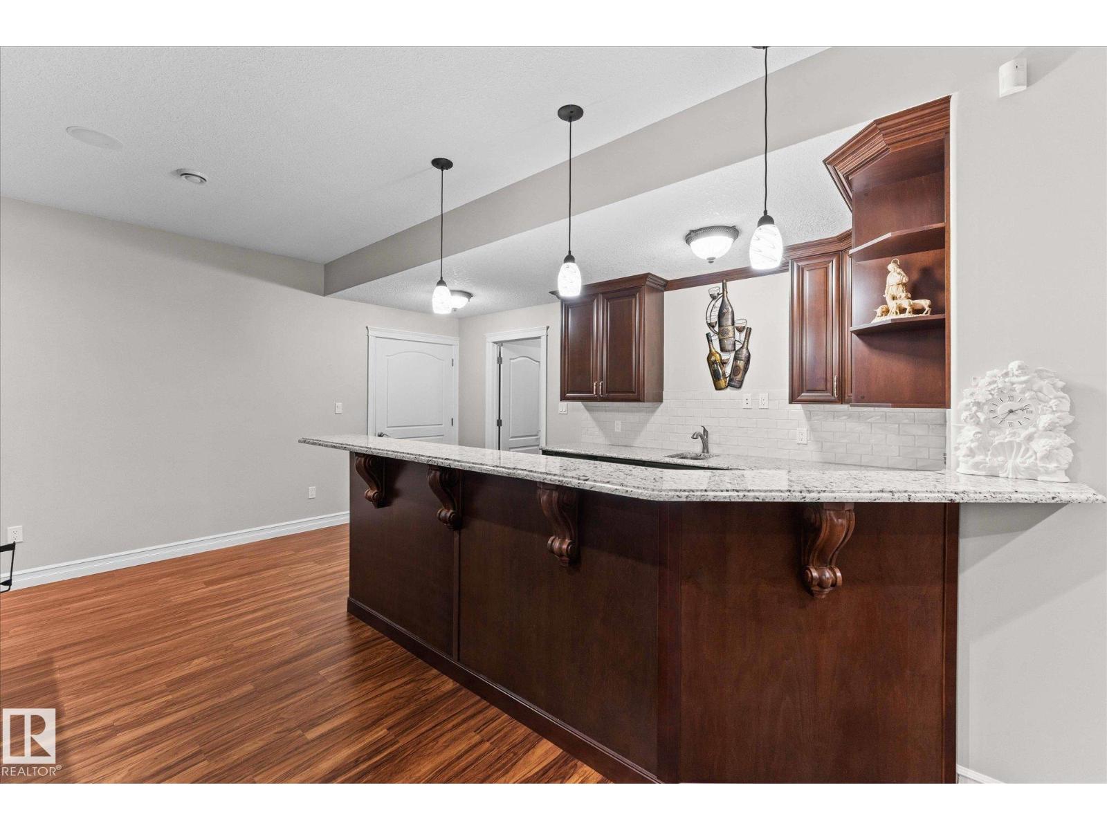 10516 158 ST NW, Edmonton