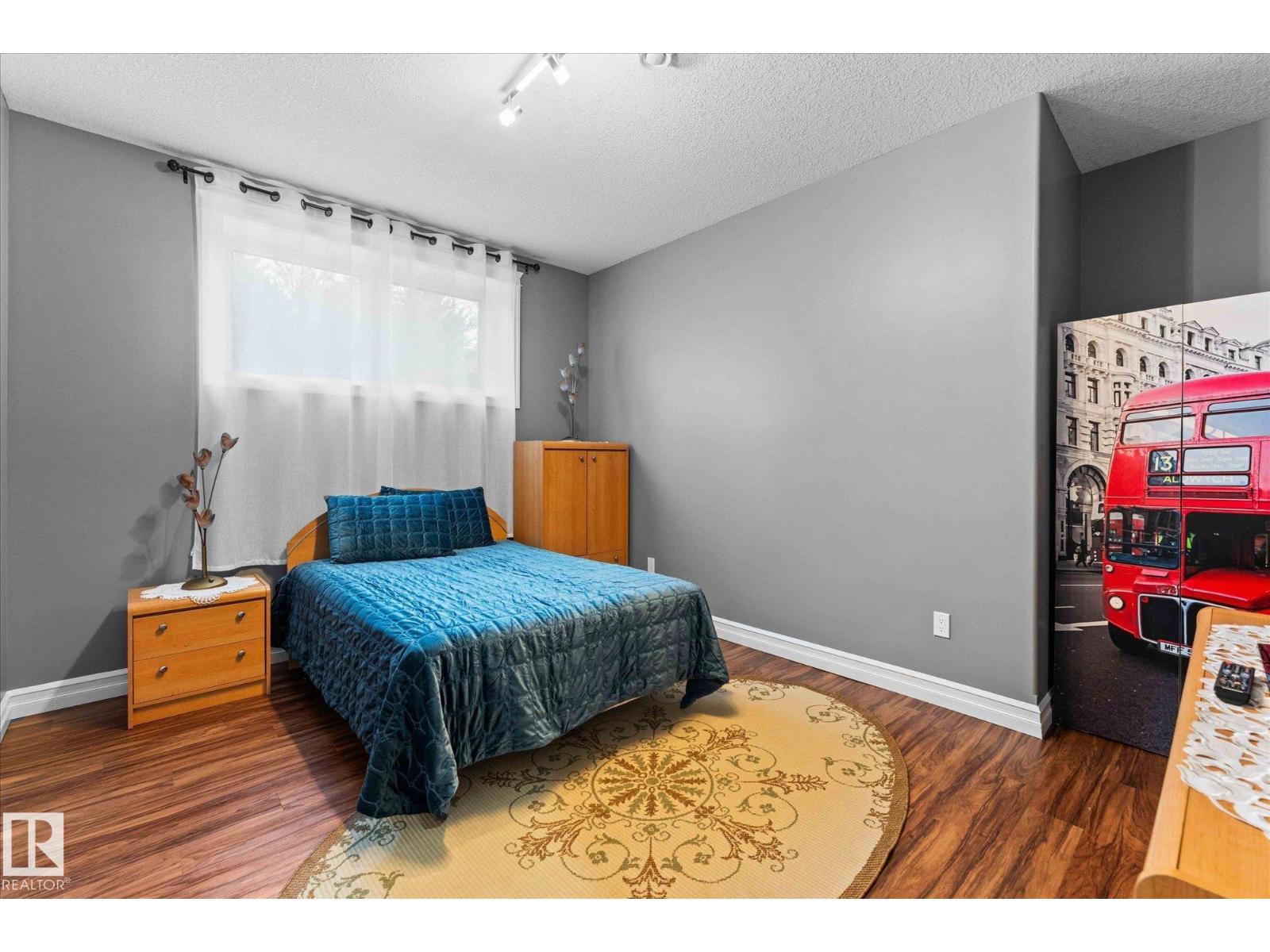 10516 158 ST NW, Edmonton