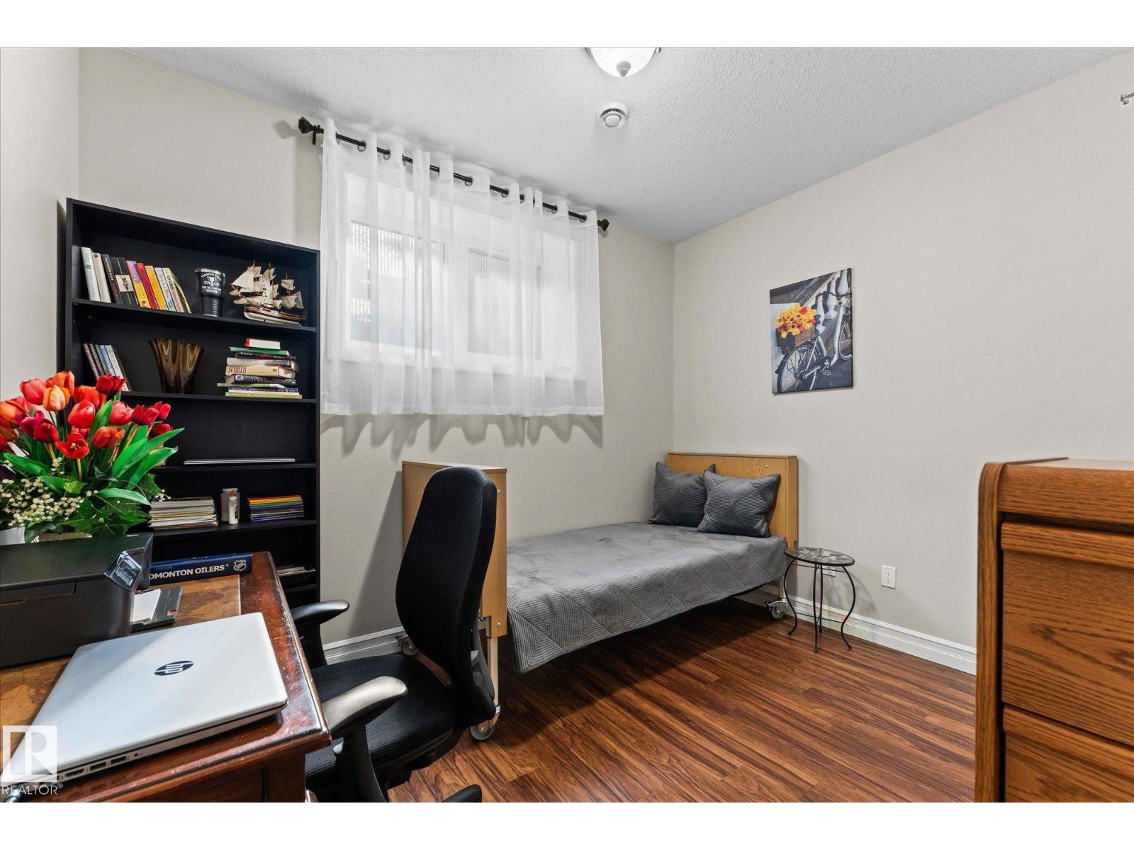 10516 158 ST NW, Edmonton