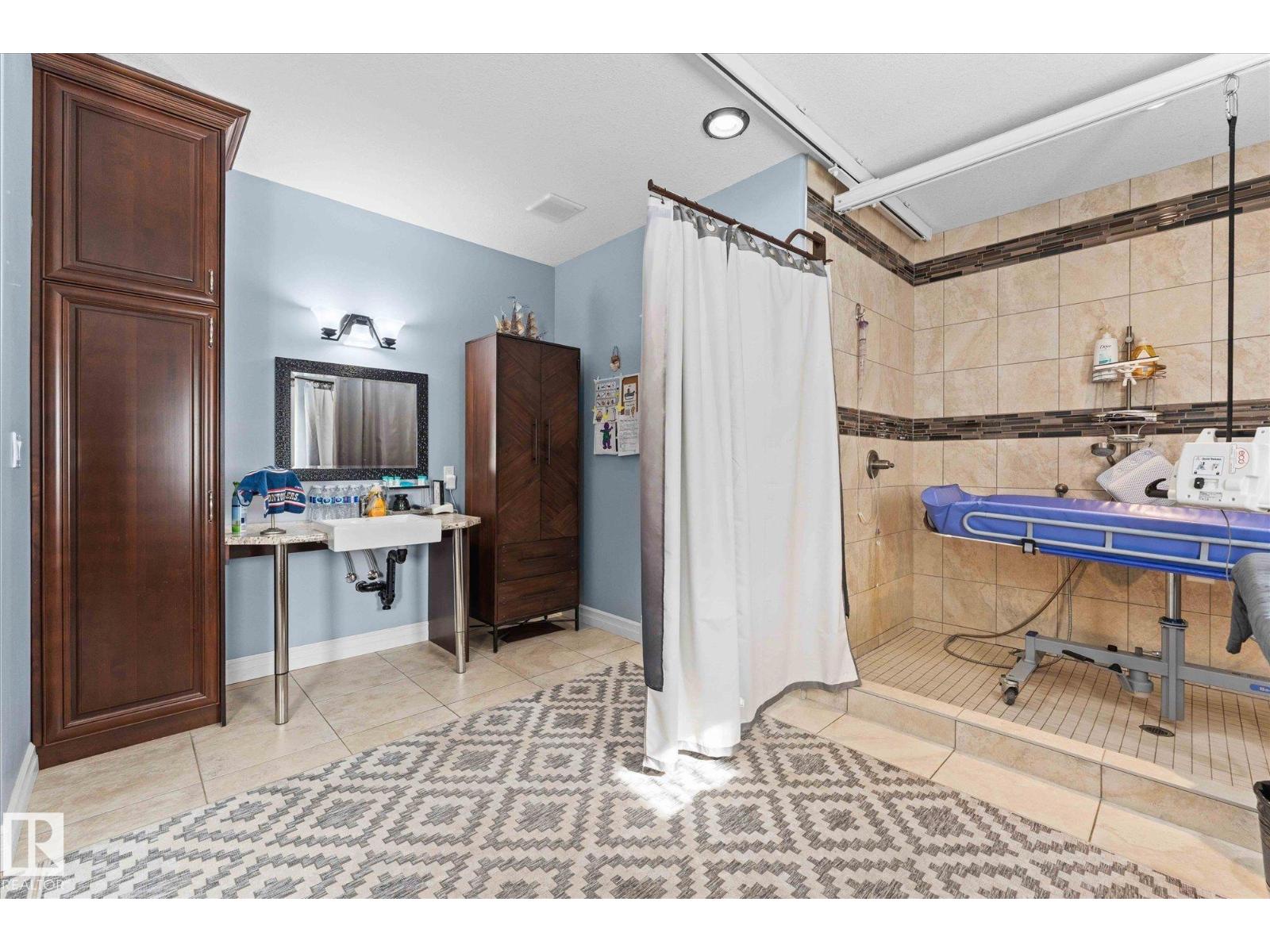 10516 158 ST NW, Edmonton