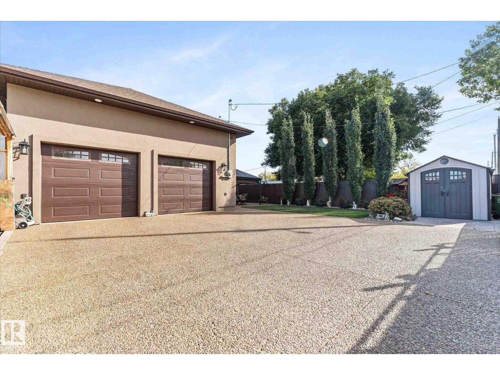 10516 158 ST NW, Edmonton