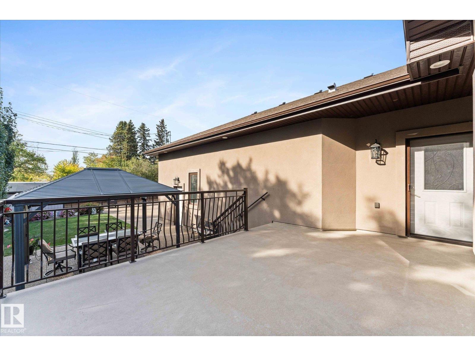 10516 158 ST NW, Edmonton