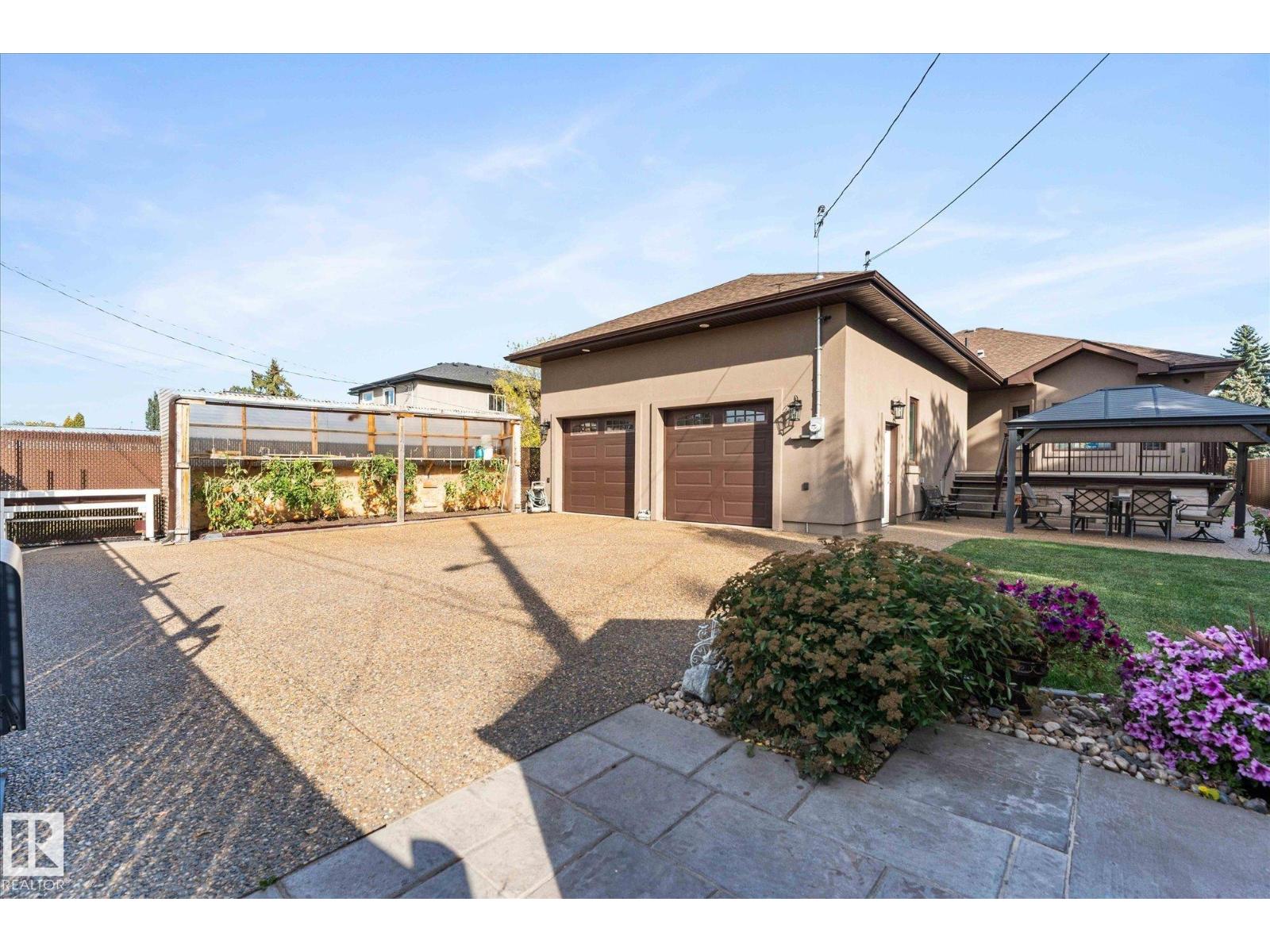 10516 158 ST NW, Edmonton