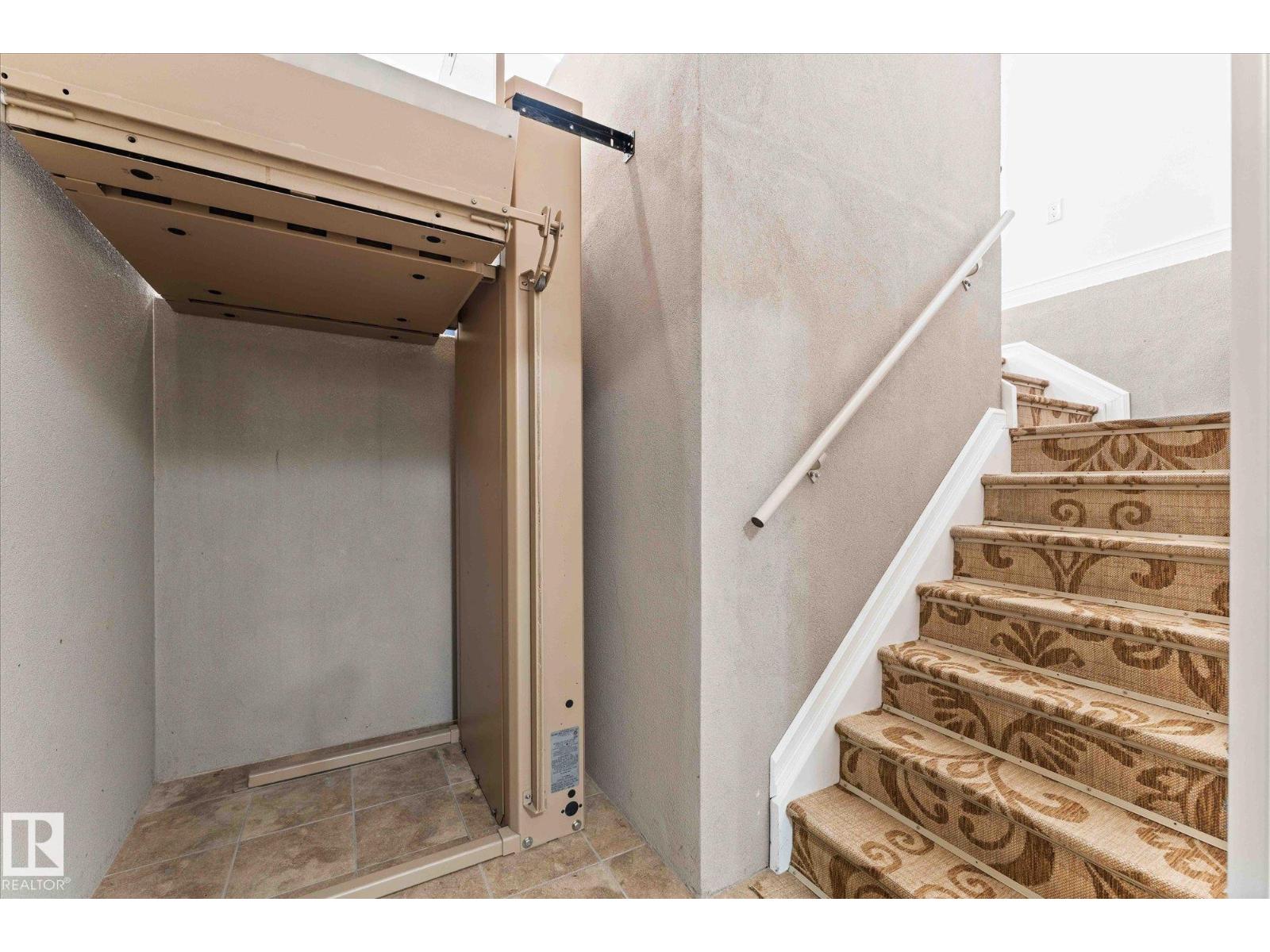 10516 158 ST NW, Edmonton