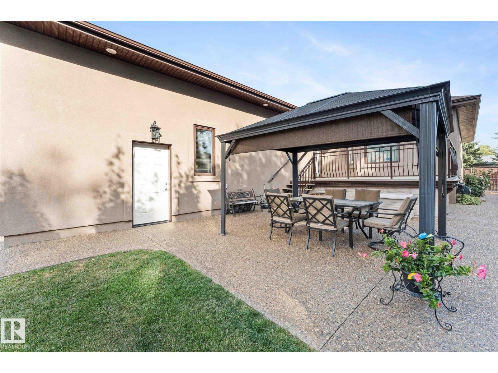 10516 158 ST NW, Edmonton