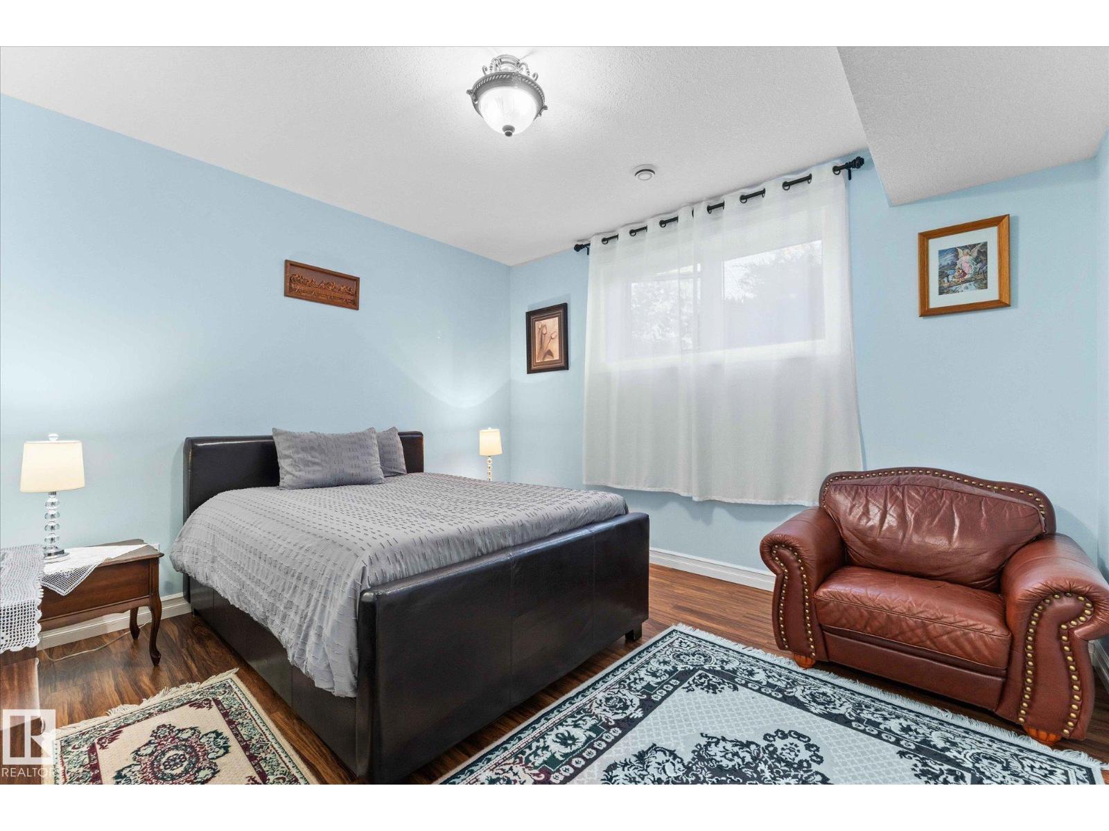 10516 158 ST NW, Edmonton