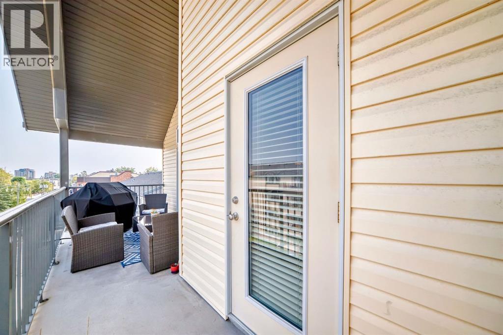 Single Family House for Sale in    Avenue SW Windsor Park Calgary 