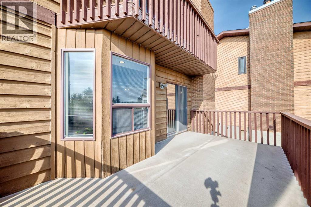 Single Family House for Sale in  Edgeland Bay NW Edgemont Calgary 