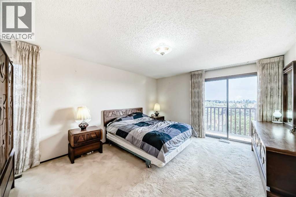 Single Family House for Sale in  Edgeland Bay NW Edgemont Calgary 