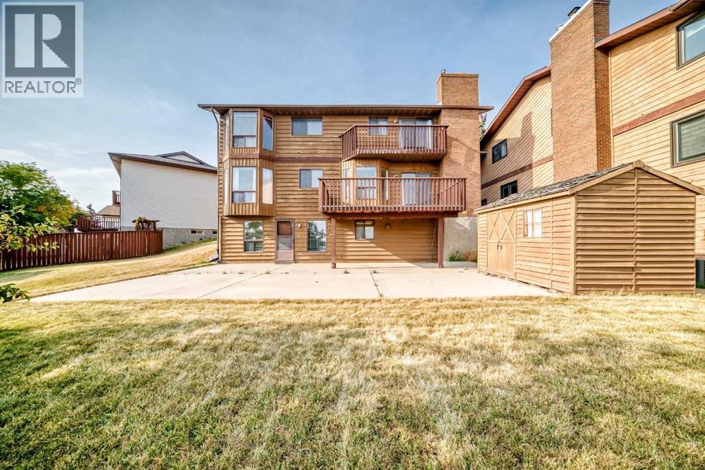 Single Family House for Sale in  Edgeland Bay NW Edgemont Calgary 