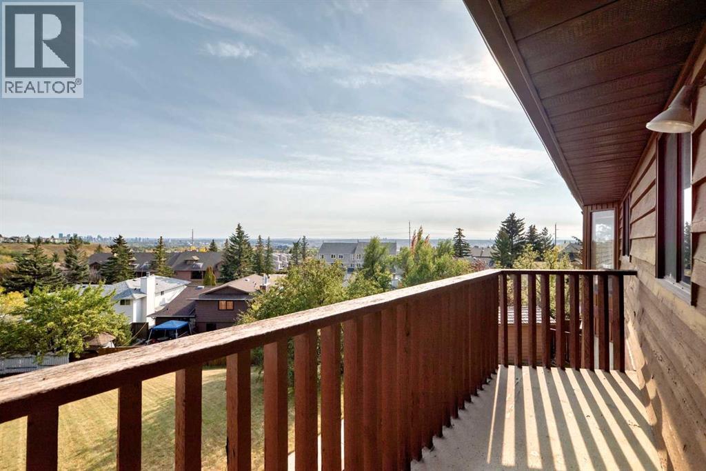 Single Family House for Sale in  Edgeland Bay NW Edgemont Calgary 