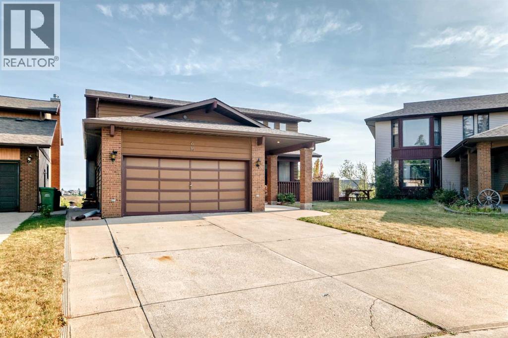 Single Family House for Sale in  Edgeland Bay NW Edgemont Calgary 