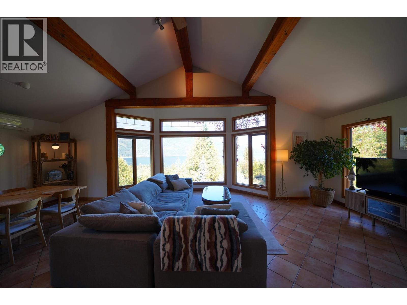 230 Rainbow Ridge Road, Procter