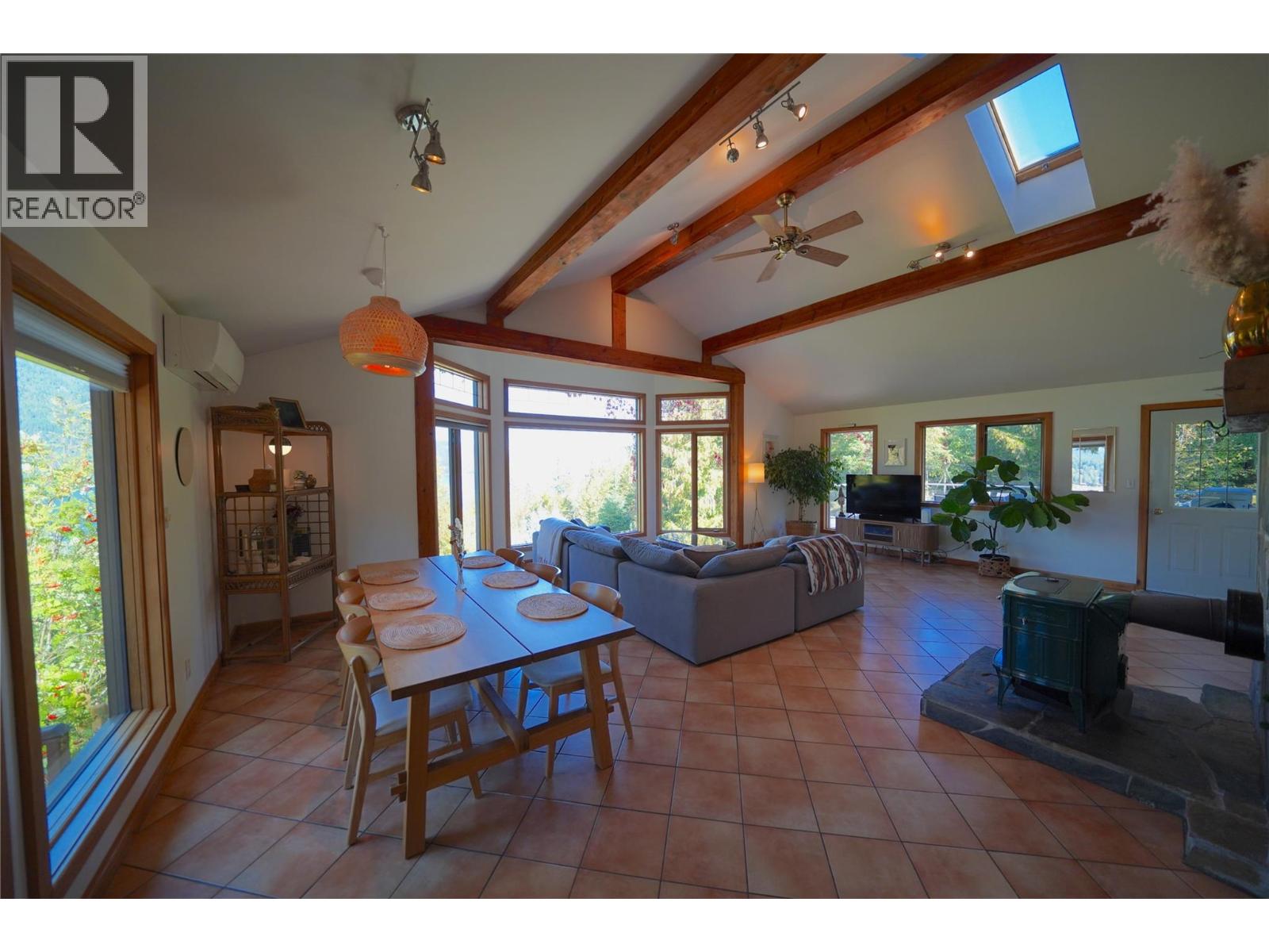 230 Rainbow Ridge Road, Procter