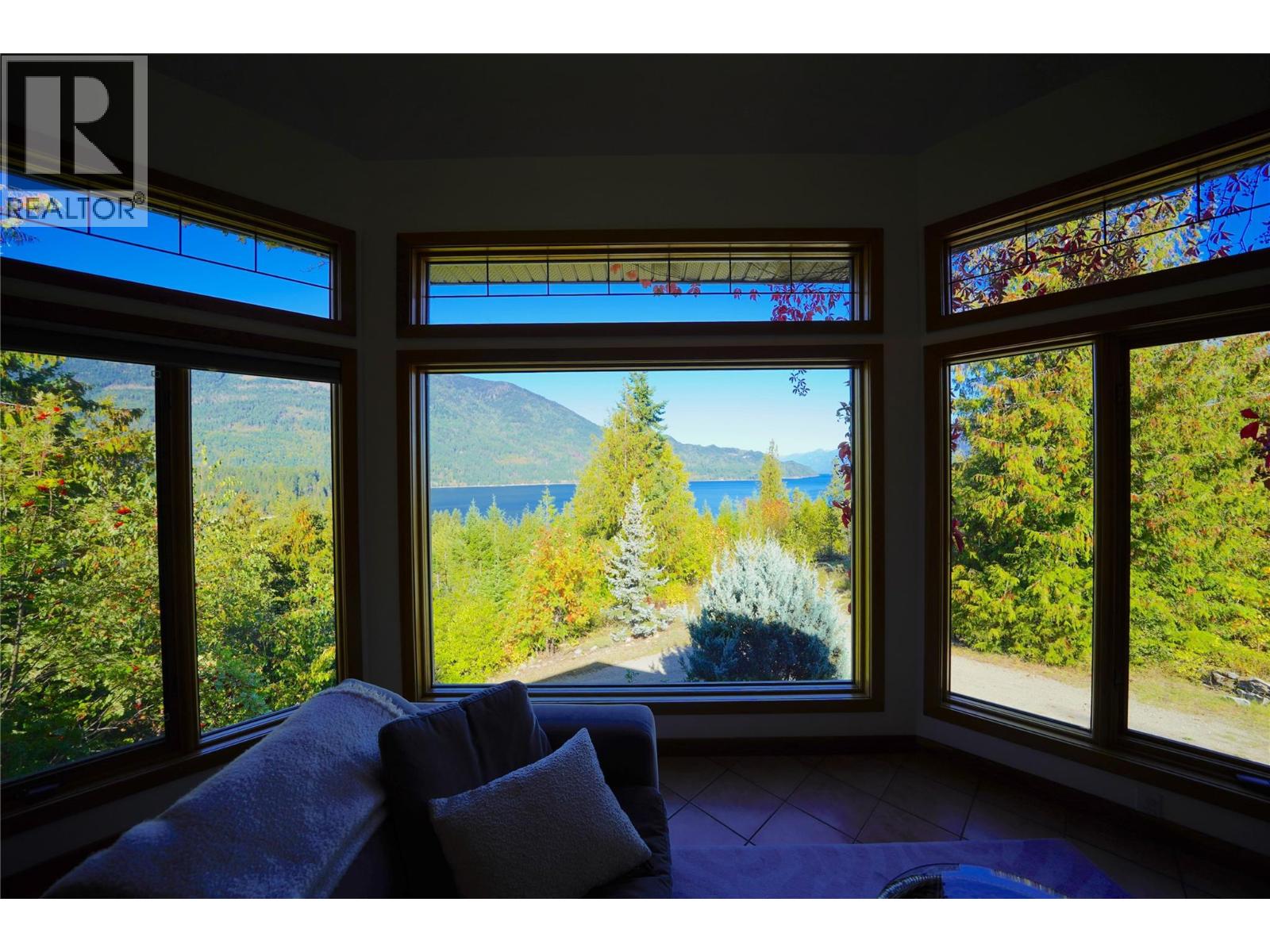 230 Rainbow Ridge Road, Procter