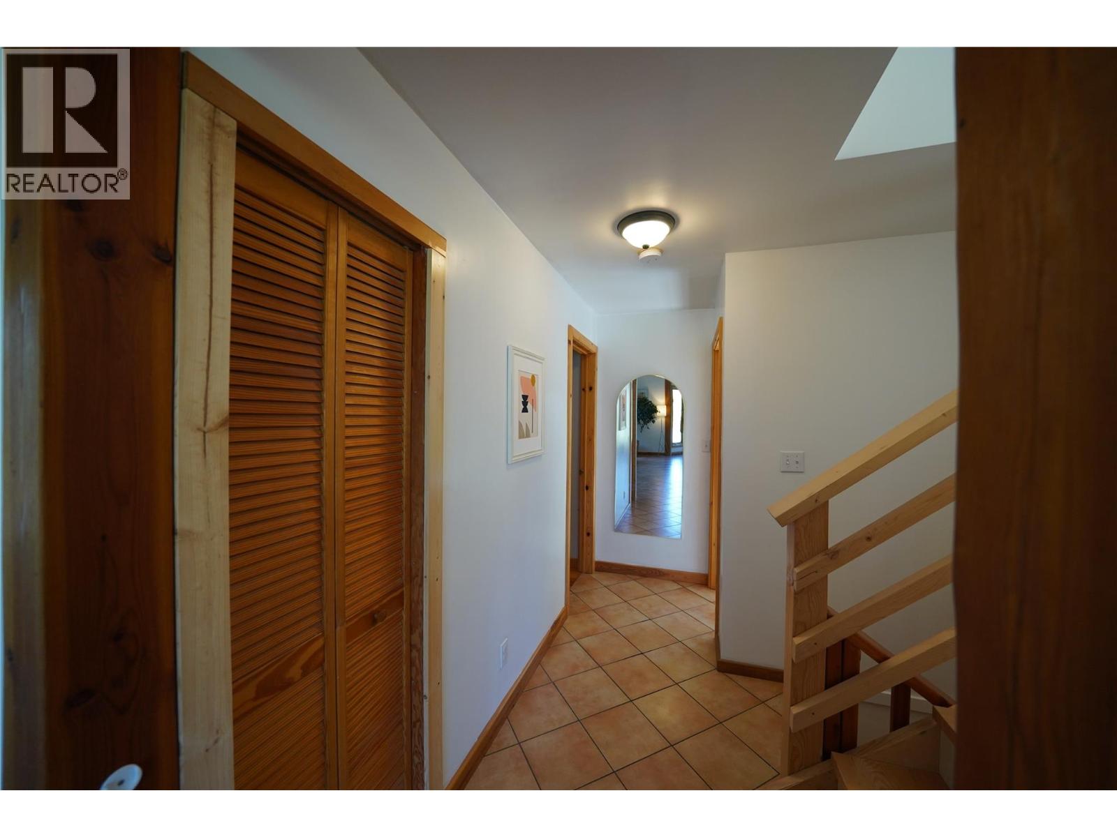 230 Rainbow Ridge Road, Procter